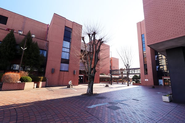 足利市民プラザ文化ホール前