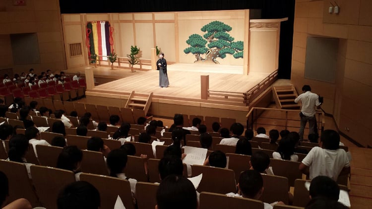 佐賀県神埼市の小学生を対象に毎年行っている「子ども能楽教室」