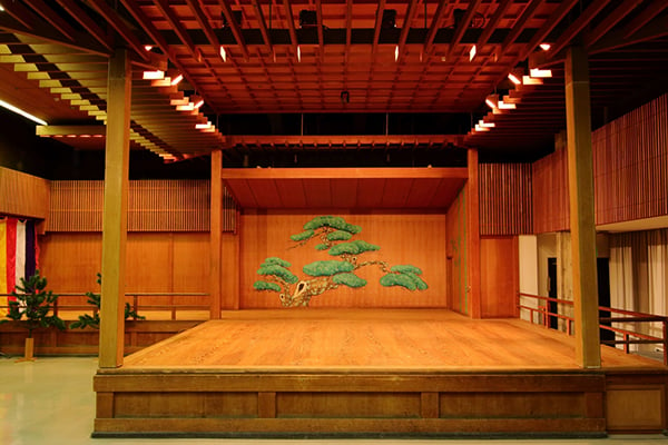 能舞台が常設されている松山市民会館小ホール能舞台