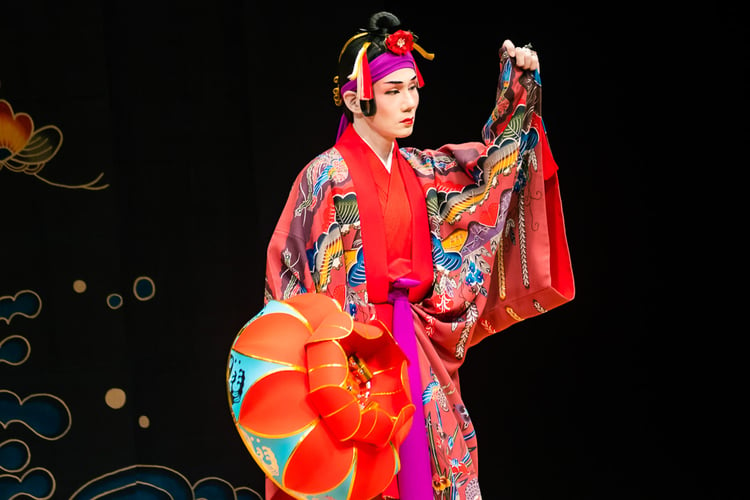 昨年の沖縄特別公演で能楽と同舞台で演じられた琉球舞踊