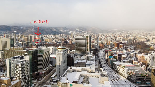 札幌駅上部より西側の風景。北大植物園の更に先が札幌市教育文化会館