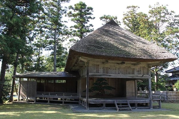 佐渡に残る現役の能舞台の一つ、大膳（だいぜん）神社能舞台。現在も演能されている