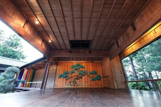 【両津地区】佐渡市両津 椎崎諏訪神社の能舞台