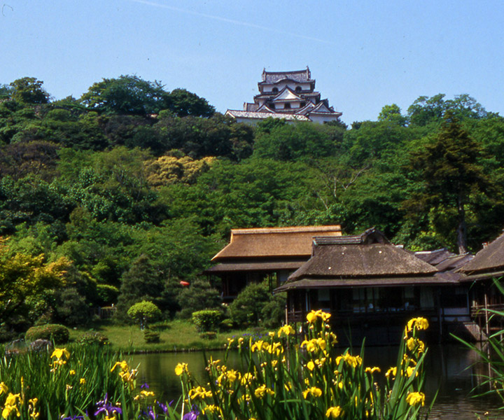 Genkyuen Garden and Tenshu (castle tower)