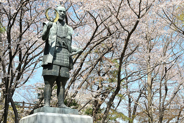 若き頃の徳川家康銅像