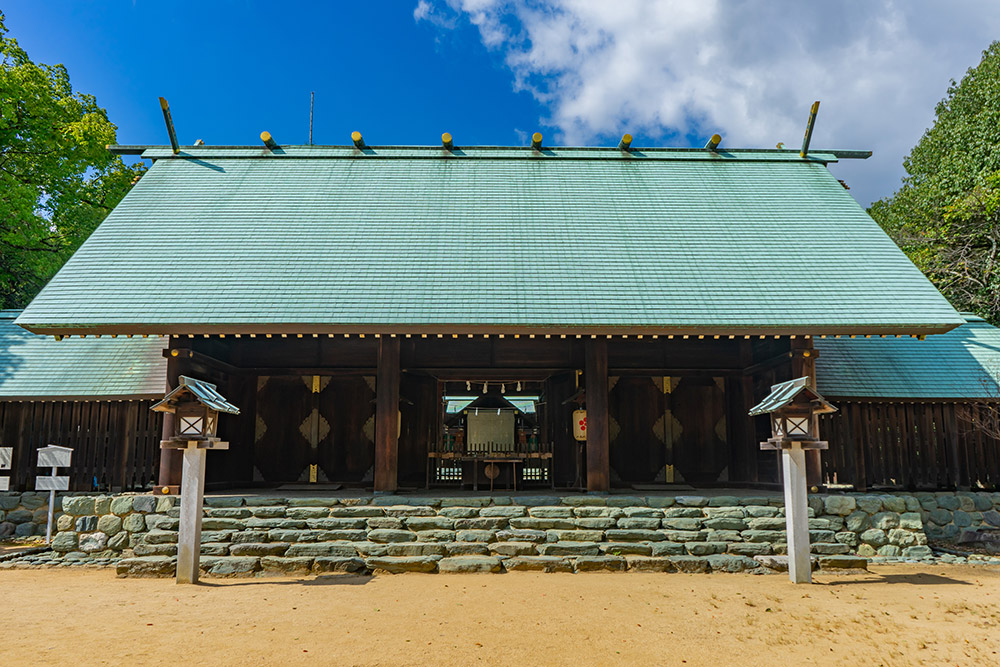 松山藩の能面・能装束が今も残る東雲神社